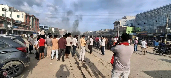 सिरहाको गोलबजार क्षेत्रमा अनिश्चितकालीन कर्फ्यू